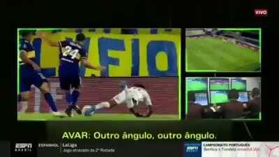 Áudio do VAR na hora do pênalti do Marinho