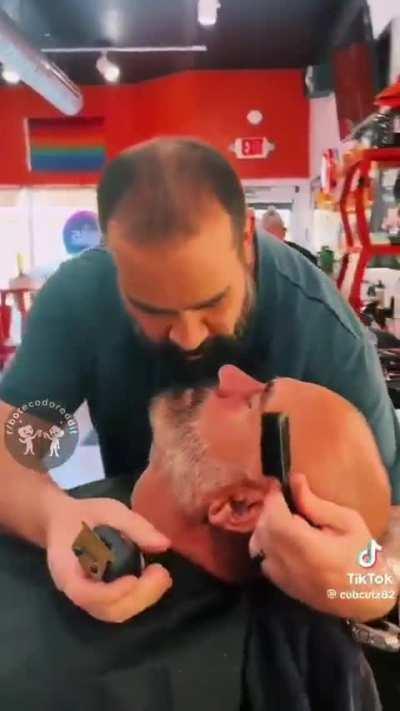 Tô precisando fazer a barba 