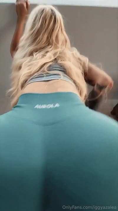I need karma, you need Iggy's huge ass. If anyone wants to talk about her, message! :)