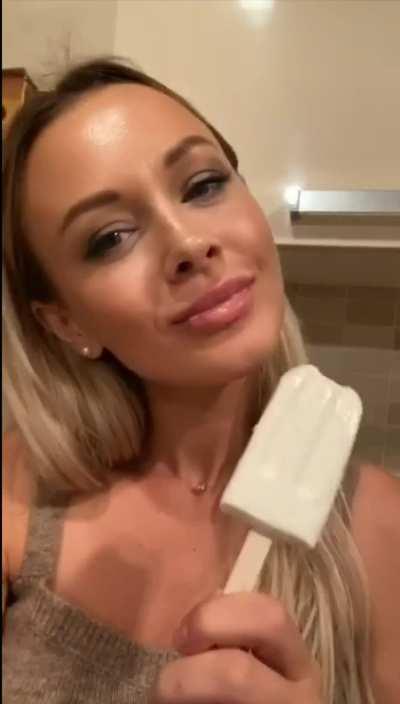 Making a fairy tale with my lips 