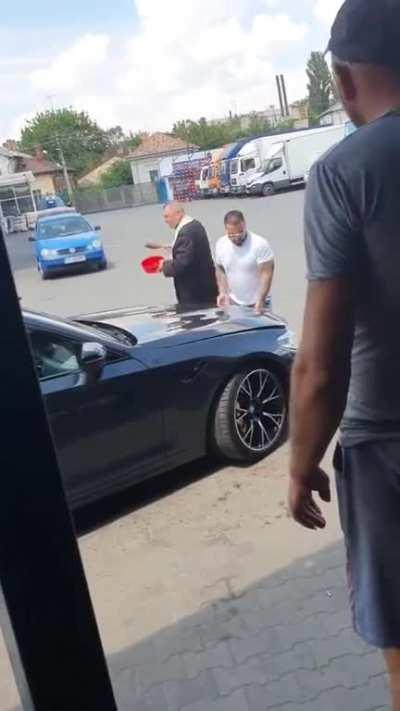 A dat priestu cu bless să nu ne ducem pe pulă