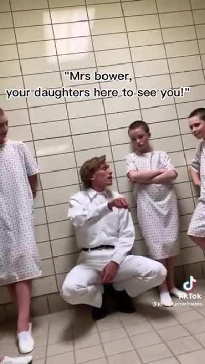 Jamie Campbell Bower telling a funny story to the kids on set😂