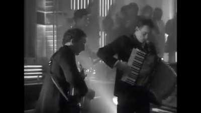 'Fairytale of New York' but all the lyrics are 'it was christmas eve babe', feat. @michaelmphysics and lily rae from @fightmilkband