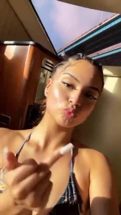 Jelancaii (@jelancaii) [Instagram]