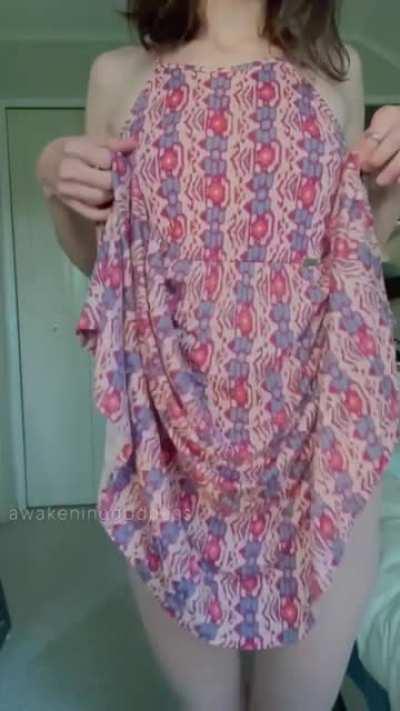 I am so excited that summer is almost here and the sundresses are coming out ☺️