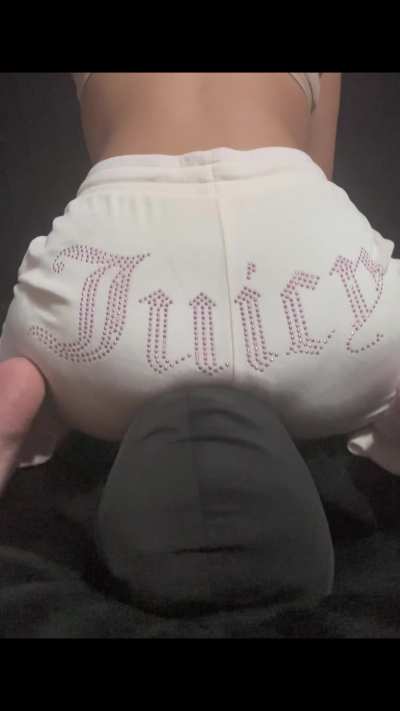 Sniffing up all my gorgeous farts 🍑💨🤢🧎