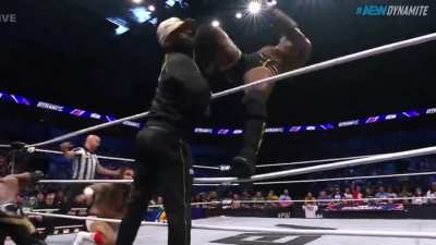 [Dynamite spoilers] Shelton Benjamin with the knee of doom