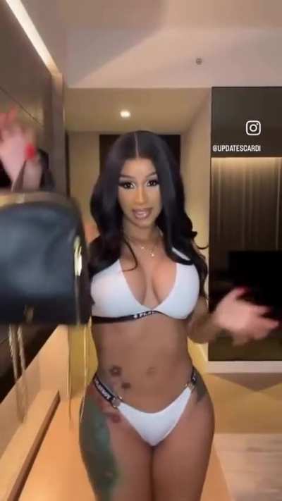 Bougie Cardi B
