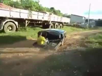 - Oque tú fez com o dinheiro do auxílio? - nada de mais só uma coisinha boba