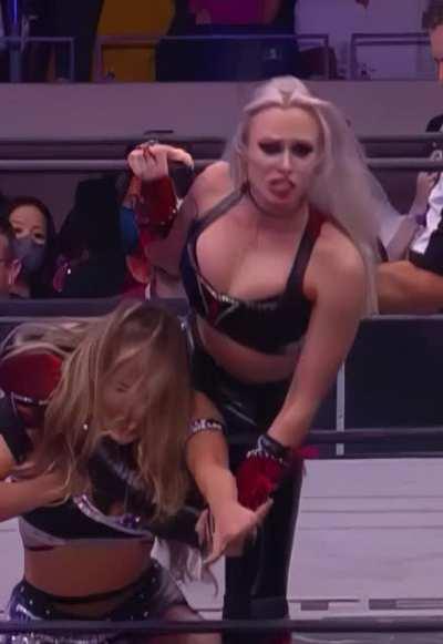 Penelope Ford posing while she makes Anna Jay suffer