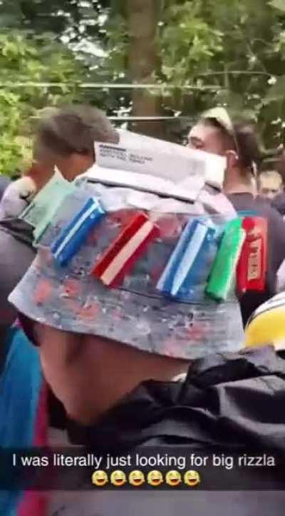 Anyone need a rizzla?