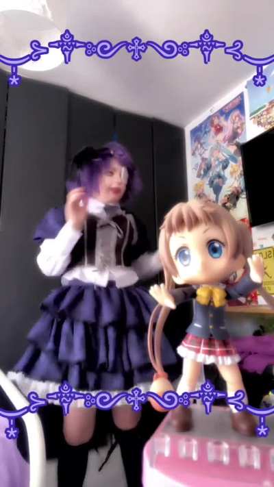 My Rikka cosplay wiv my Dekomori figure !