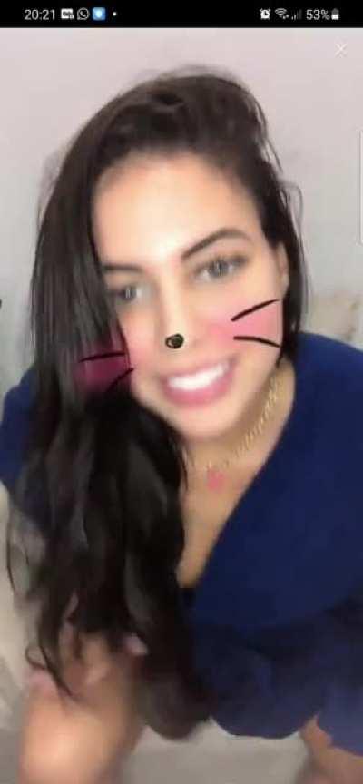 Larri beautiful bigo live in a bathrobe without panties crazy from mdma 😈🌚