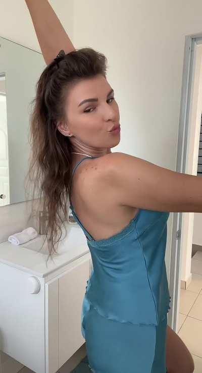 When the roommates are out