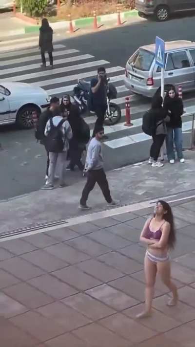 In Iran, a woman who was accosted by the “morality police” for not wearing hijab removes her clothing & roams the streets in defiance. She has since been arrested by IRGC forces and forcibly disappeared.