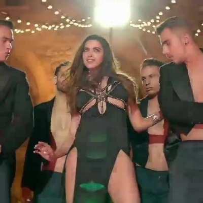 Can never forget Deepika padukone in this outfit