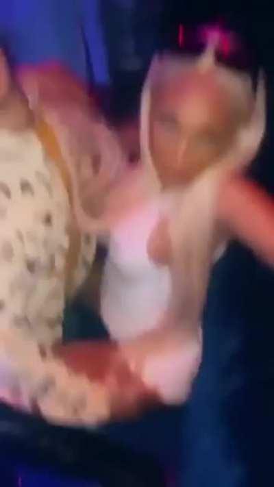 JaniaMeshell Twerk 🍑🤍