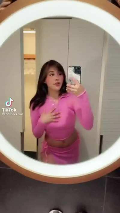 More bikini goodness