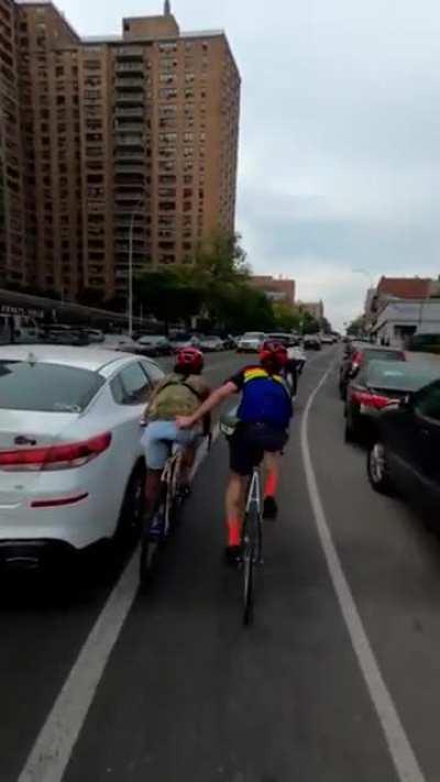 Hitching a ride like this doesn't seem like a good idea..