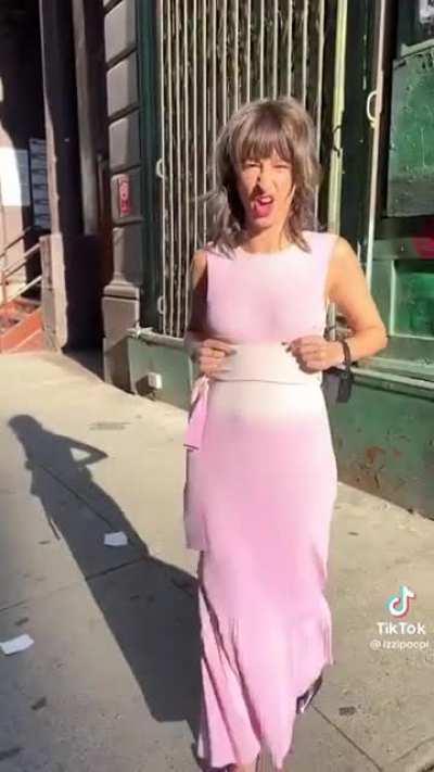 Dress changes color in the sun