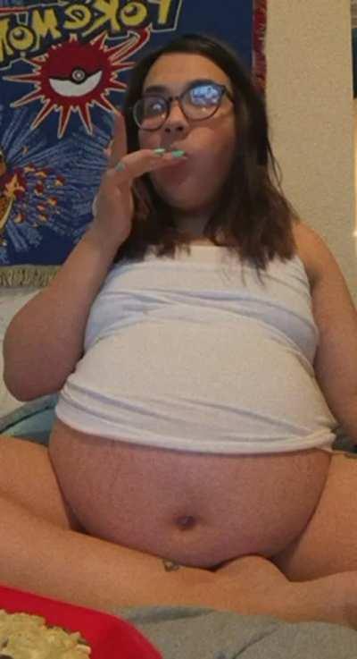 Preggo gets round just for you 🌭🌭