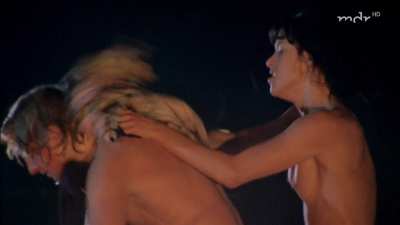 Inga Busch & Lars Gärtner - Einfach raus (DE1999) - Midnight swim for camping couple