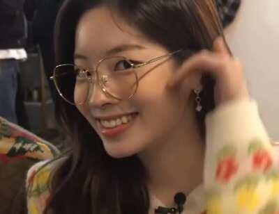 201105 - Dahyun lipbite