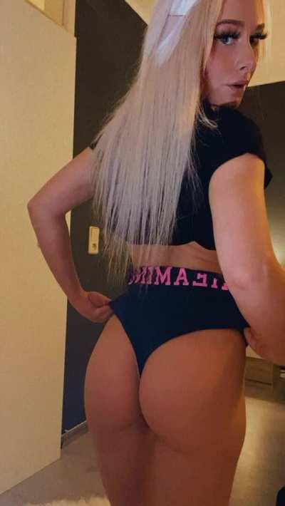 who can help me and my pussy to get what we need? 🥺