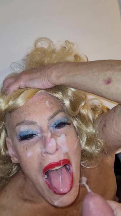 Nothing beats a big hard cock enjoying a big-haired blonde blowjob resulting in a huge thick cum facial.