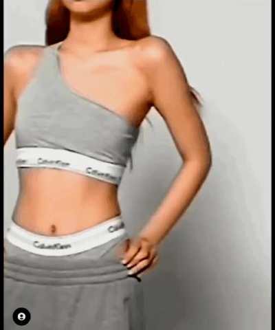 Dude, if you pay attention, you can see her nipples 🔥🔥🔥🔥🔥🔥🔥