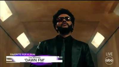 AMAs 2022 - Taylor Wins Favorite Pop Album for Red (Taylor's Version)!