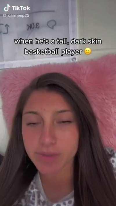 She Loves Black Basketball Players👸🏻