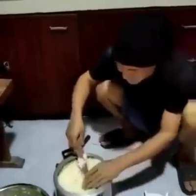 MUQUINHA JANTANDO EM BANGU