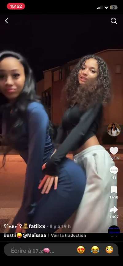 Bonne métisse qui bouge son cul avec son ami