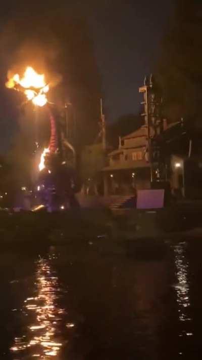 (4/22/2023) 45ft Robotic dragon caught fire tonight at Disneyland