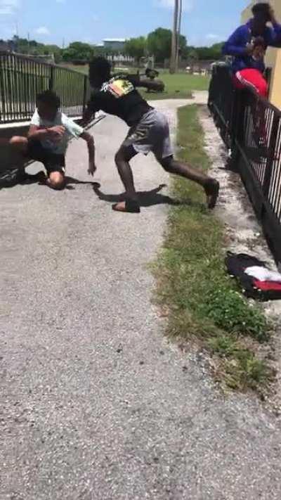 So deo I got in my first fight yesterday... yes I’m the nigga in blue any tips his brother wanna fight me Monday