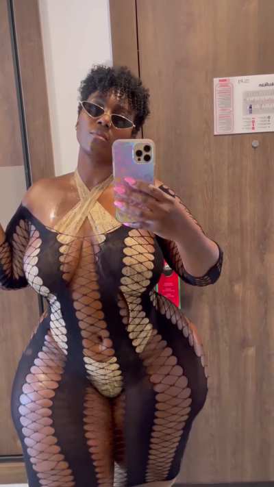 @iamtheendofdays | Nothing more sexy than a confident, voluptuous woman there's nothing a skin bone female can do when they in the presents of a treasure built southern tuff like this woman 👀😍😱🤯🤤🍫🍑🙏🔥🔥🔥#HerPlumpAppealingAss #LoveHerVibesHerVibesAreLove #Gr