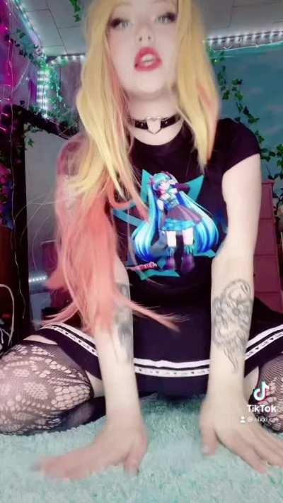 This fuckdoll is only built for taking raw fucks