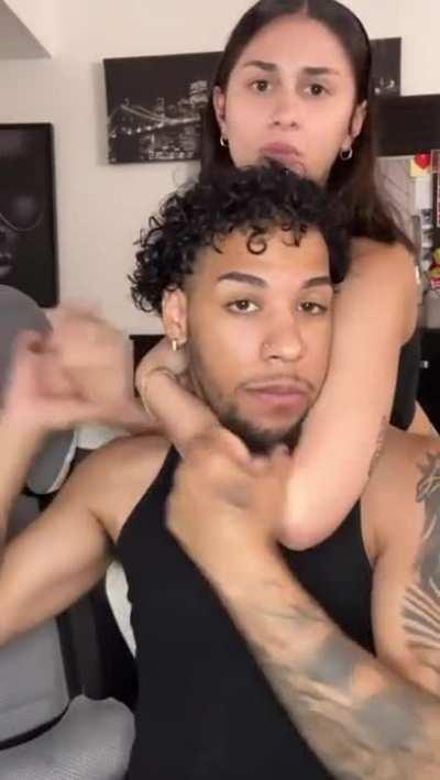 WCGW teaching your girlfriend to chokehold