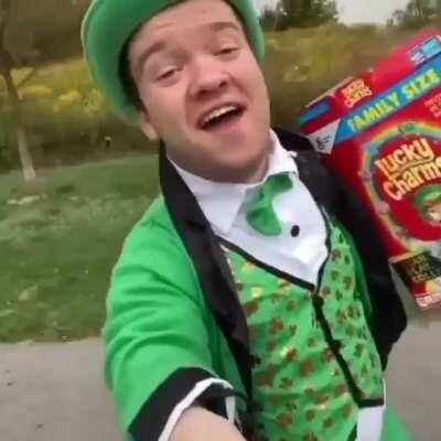 Happy midget Monday mi amigos .