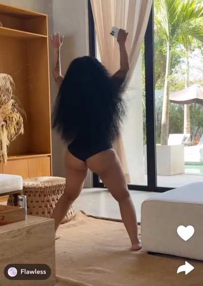 She just be throwing that ass 😮‍💨🌊