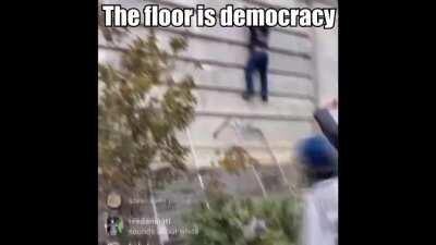 Capitalism in decay 😎😎😎