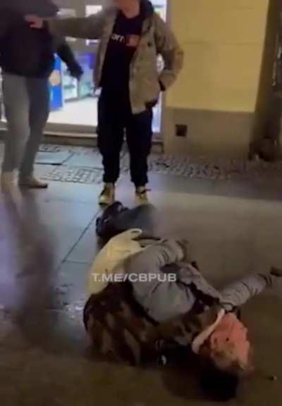 A drunken master from Poland broke a couple of skulls, with the support of gravity and asphalt.