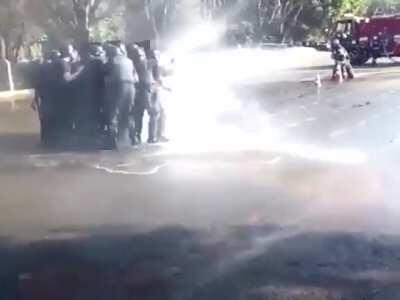 Полиция против пожарных