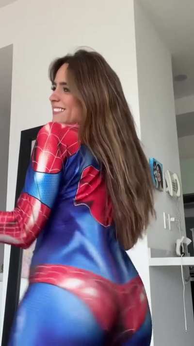 perrita en celo meneando el culo