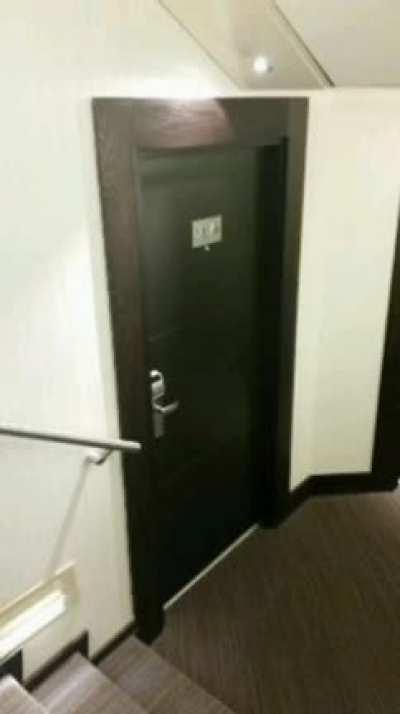 scout gets in a argument online in his apartment