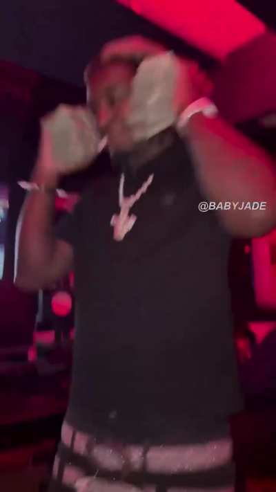 😭