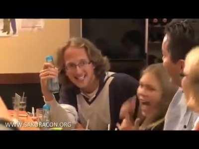 Sakura con 2009 commercial