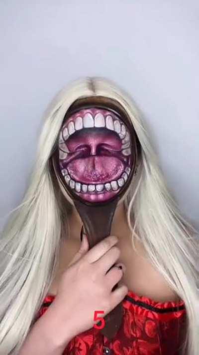 Напомадилась понимаешь