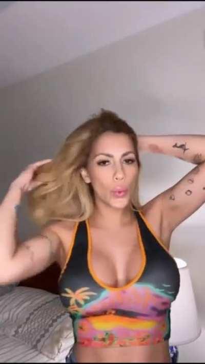 Kenia Gonzalez (@keniamusicr)